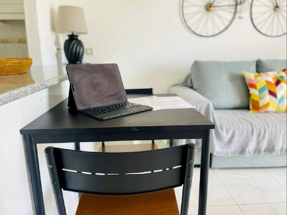 Comfy Home With Large Terrace Five Minutes From Ocean ロスクリスティアーノス エクステリア 写真